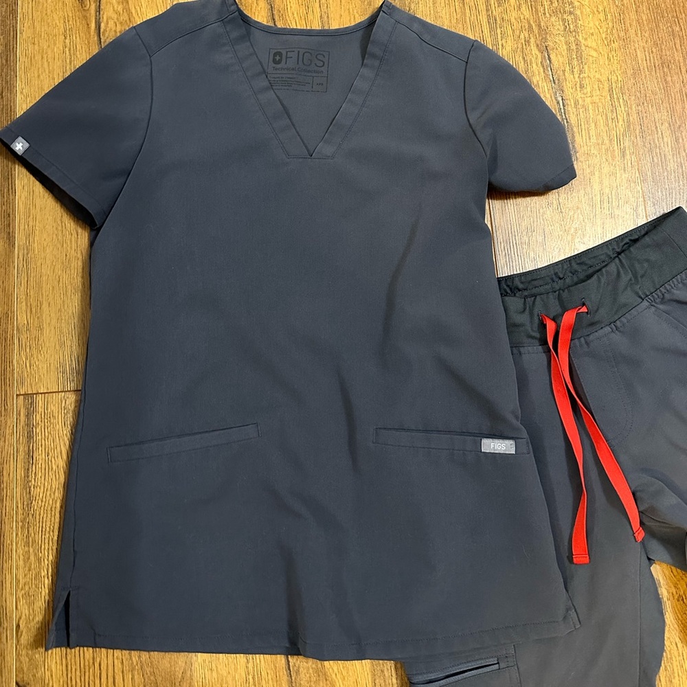 Figs Charcoal grey jogger scrub set